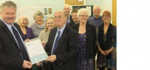 Cllr Chris Turrell (left) receiving Bracknell Town Council’s Local Council Award from Tony Troughton, Berkshire Association of Local Councils Vice Chairman (centre), with members of the Staffing Committee